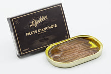 La Guildive vous présente sa boîte ouverte de filets d'anchois de Cantabrie à l'huile d'olive La Guildive 12 filets.