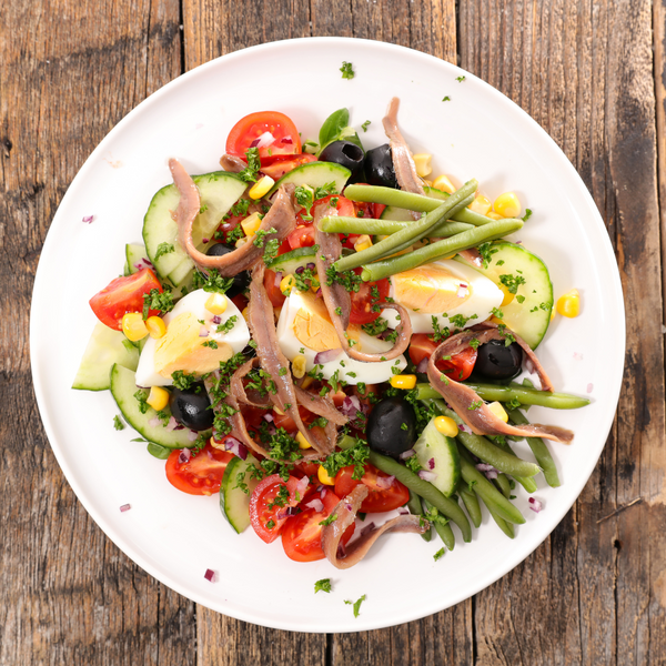 Que diriez-vous d’une salade composée avec nos produits de la terre ou de la mer ?